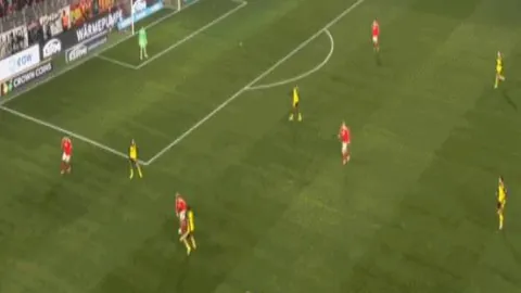 鲁昂雄踞法丙积分榜首，稳如磐石！